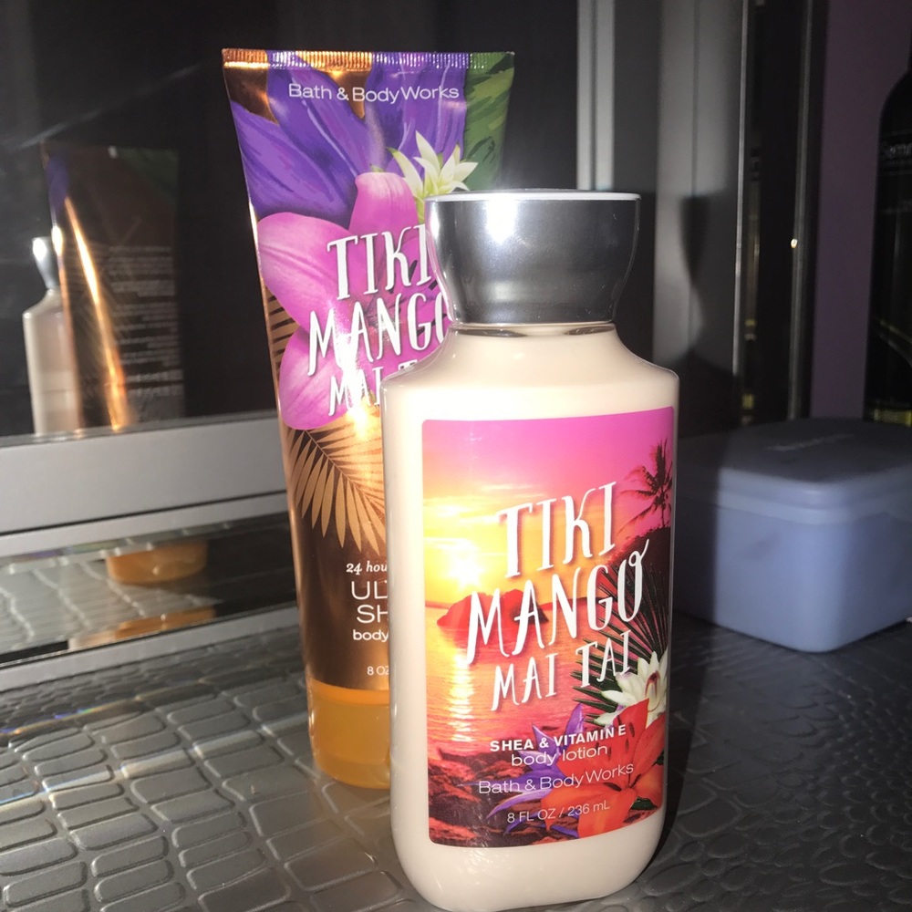 NWT Bath and body works set