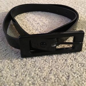 Skinny, patent leather like black belt