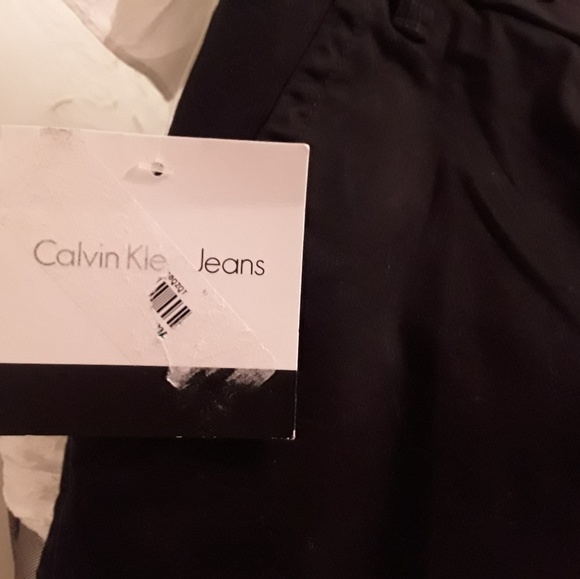 CALVIN KLEIN NWT WOMEN,S BLACK SIZE 6 SHORTS - Picture 2 of 8
