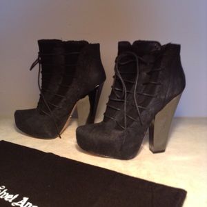 Velvet Angels Women's Sindrome Ankle Boot, 7M