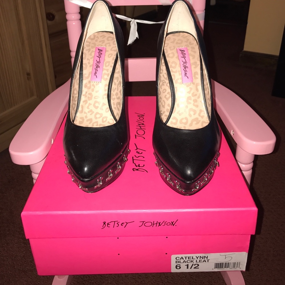 Betsy Johnson Black Sky-heels