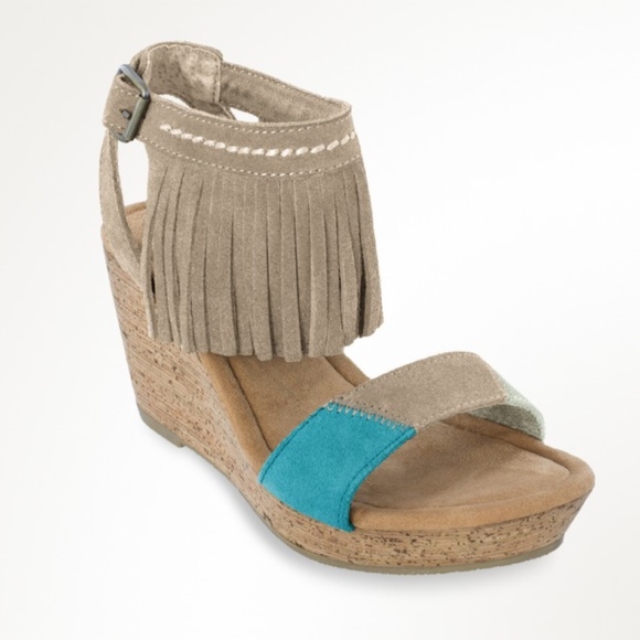 Shoes - Minnetonka Suede Leather Wedge Fringe Sandal SZ 10 Shoes - Minnetonka Suede Leather Wedge Fringe Sandal SZ 10