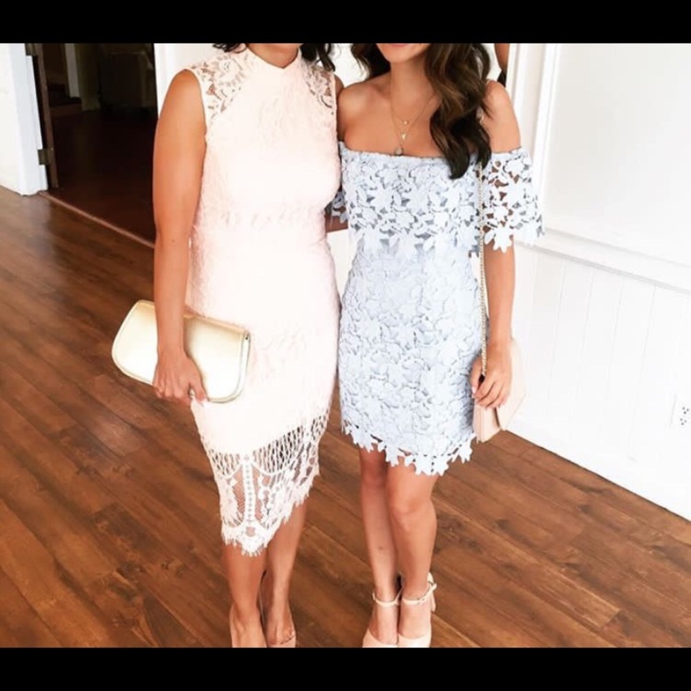 Lace baby blue dress from GUESS💕