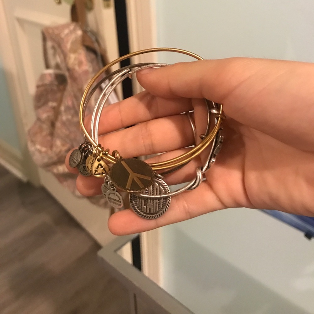 BUNDLE.CAN BE SOLD SEPARATELY VIEW DETAILS