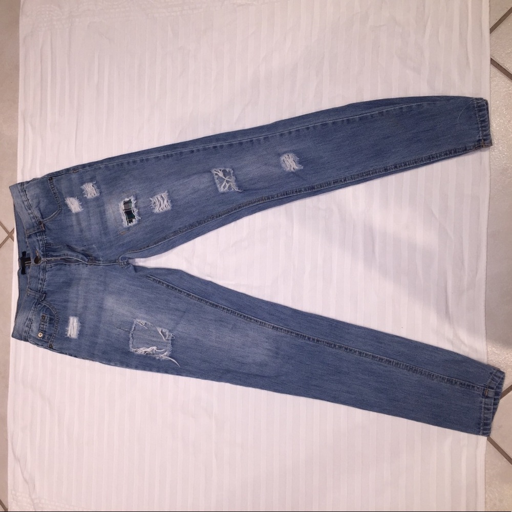 Distressed boyfriend jeans