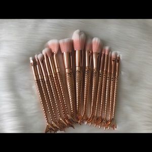 15 Piece Mermaid Makeup Brush Set in Rose Gold