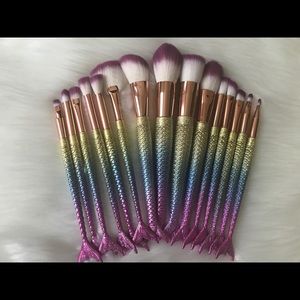 15 Piece Mermaid Makeup Brush Set in Pale Rainbow