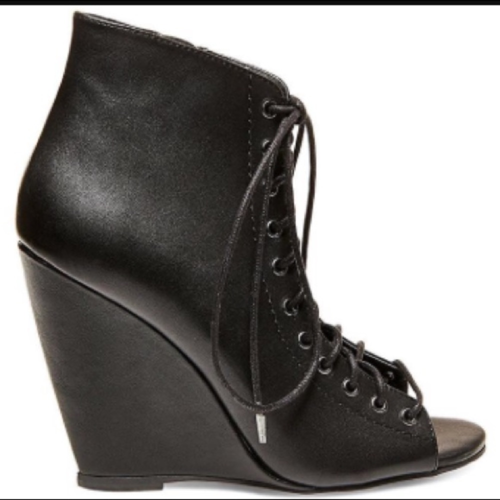 Staanton Steve Madden Wedges 6