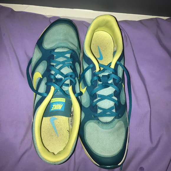 Nike Duel Fusion Sneakers - Picture 3 of 4