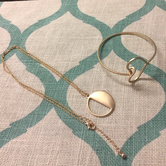 NWOT Circle Cut-Out Necklace & Heart Bangle - Picture 2 of 4