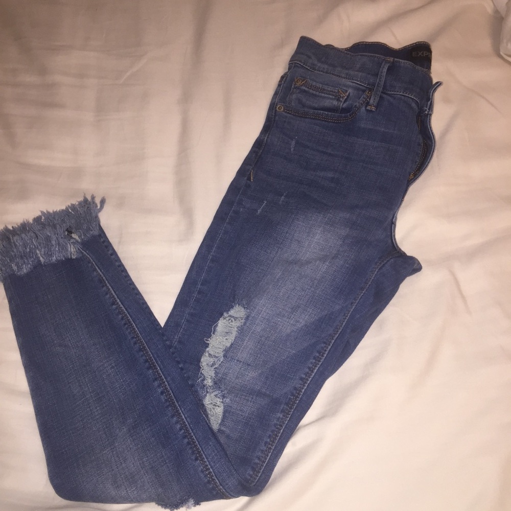 Distressed denim - Picture 2 of 3