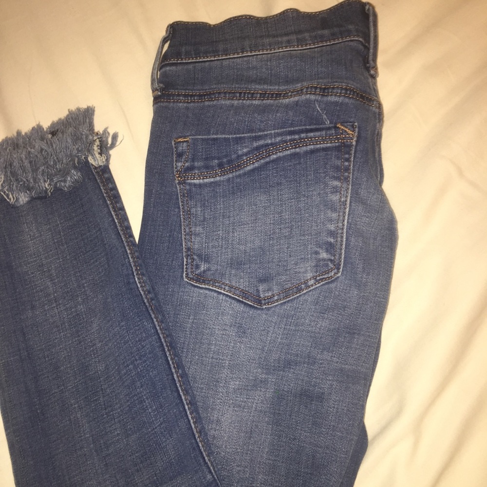 Distressed denim - Picture 3 of 3