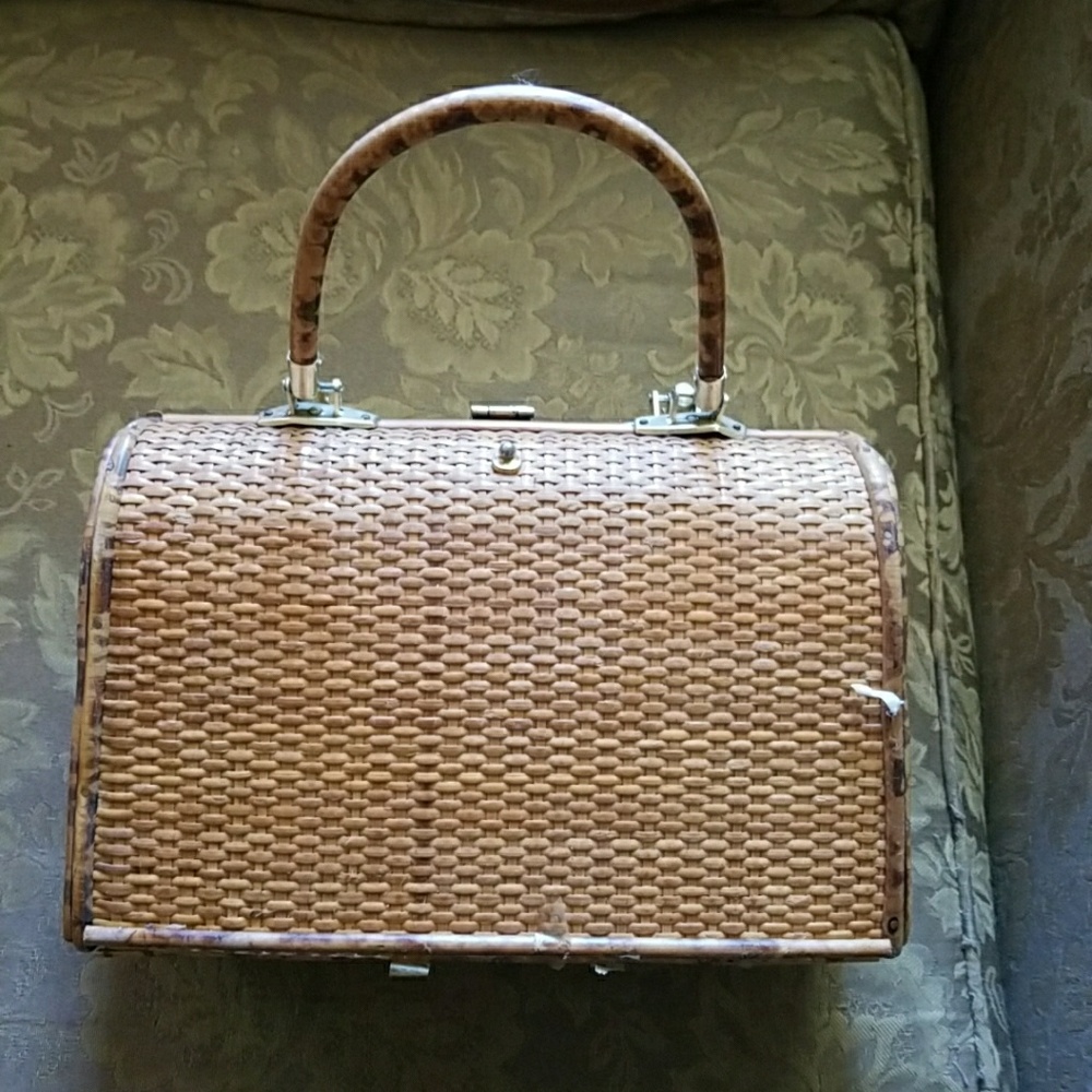 Straw purse