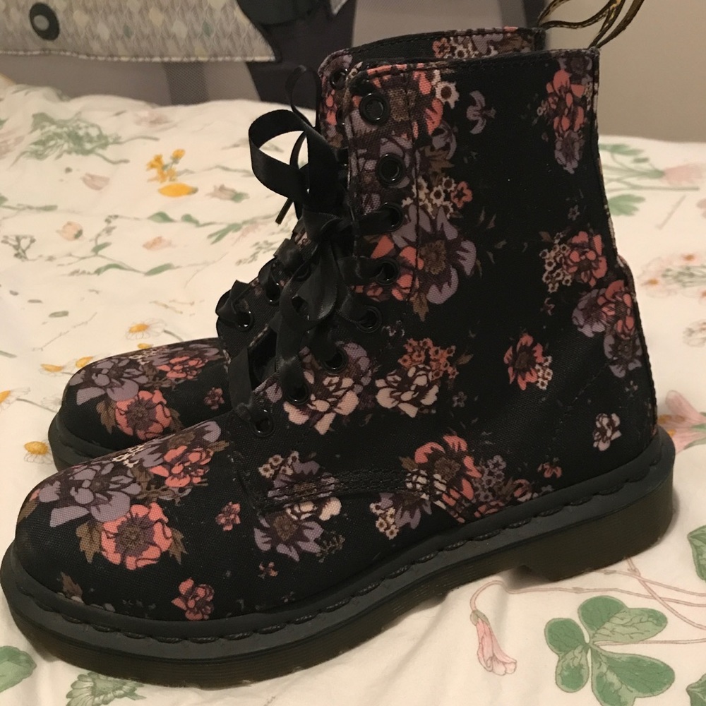 Dr Marten's Beckett boots, women's size 7