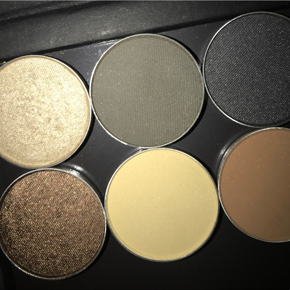Ofra Pro Magnetic Eyeshadow Palette