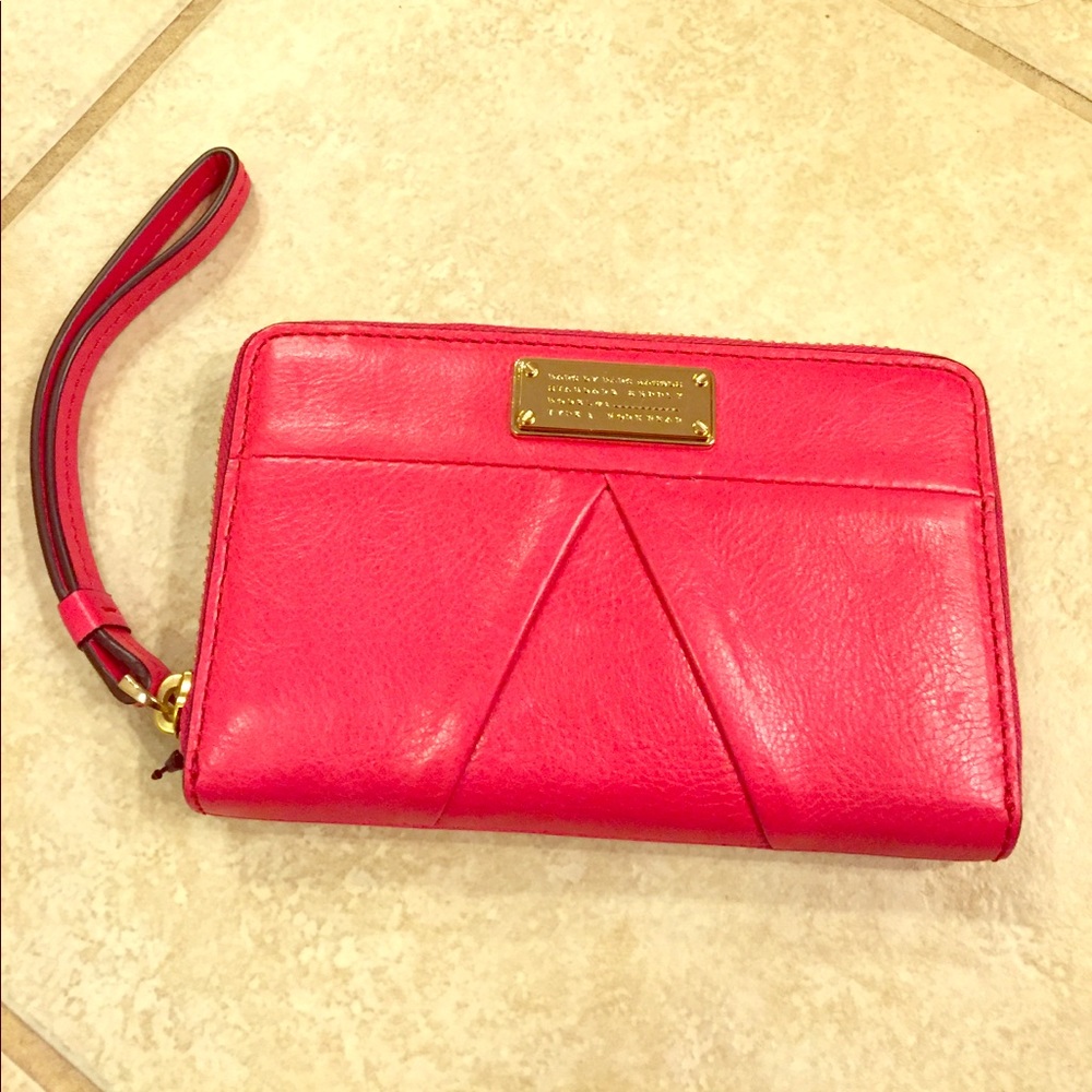 NWT Raspberry colored Marc by Marc Jacobs wristlet