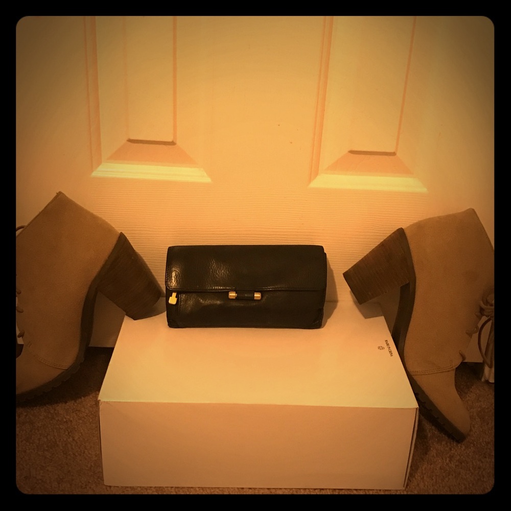 #Restricted booties! 😍📦👠 #DSW! 🌟🌺