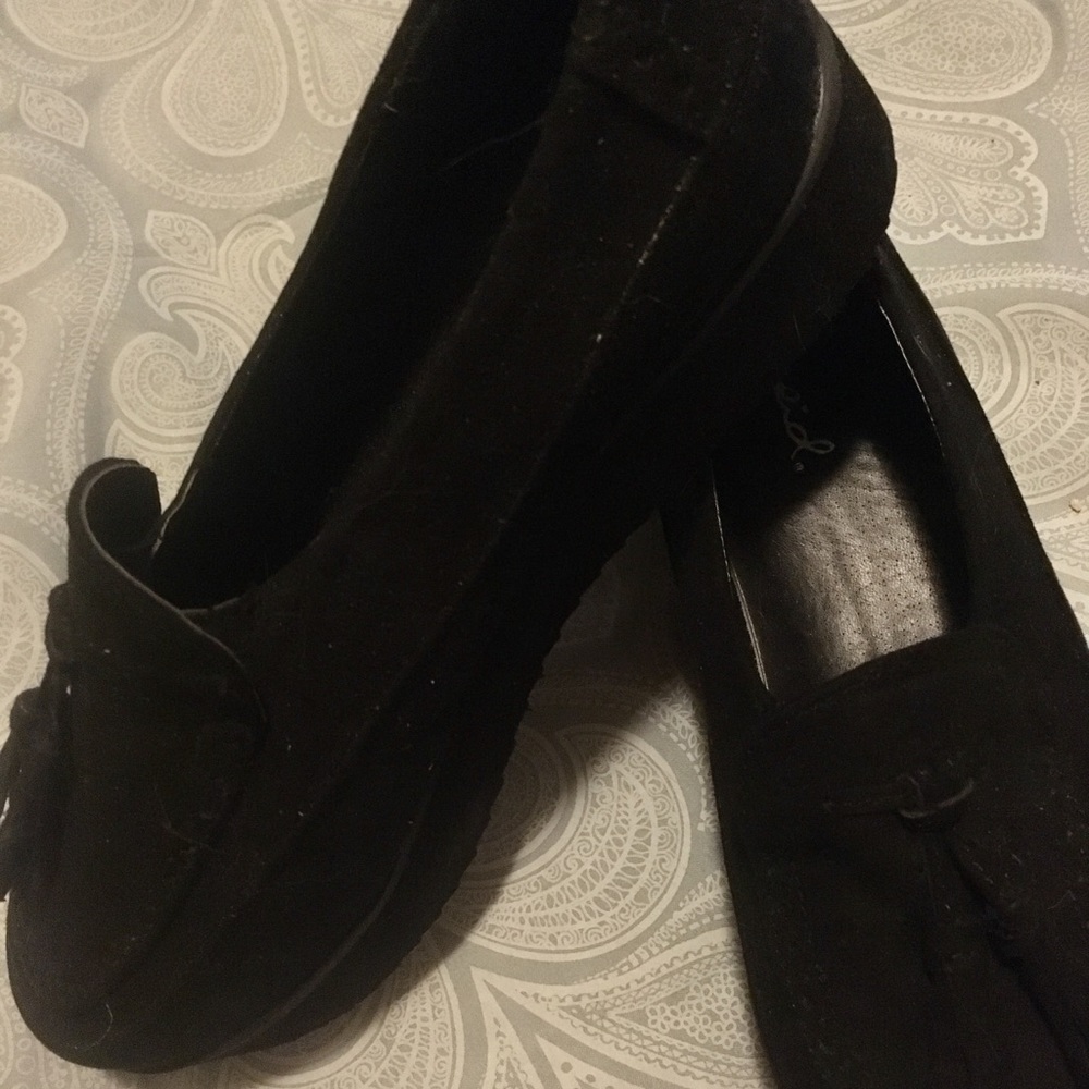 Tasseled loafers