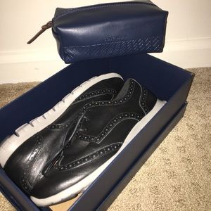 Cole Haan Women's zerogrand oxford AND travel case