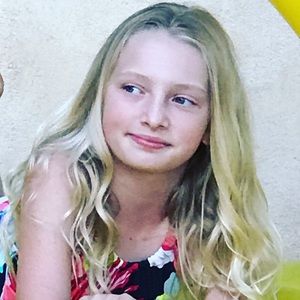 Meet your Posher, Ava blue