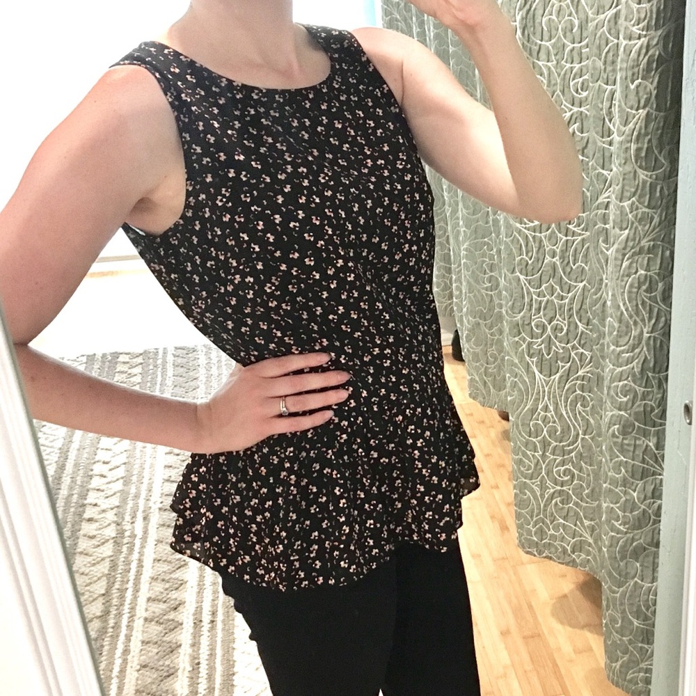 LOFT Sleeveless Ditsy Floral Peplum Top