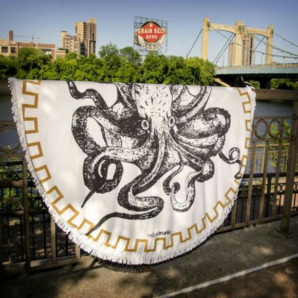 🐙The Eight-Legged Wonder (Octopus Round Towel)!🐙 - Picture 3 of 8