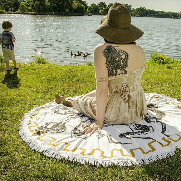 🐙The Eight-Legged Wonder (Octopus Round Towel)!🐙 - Picture 5 of 8