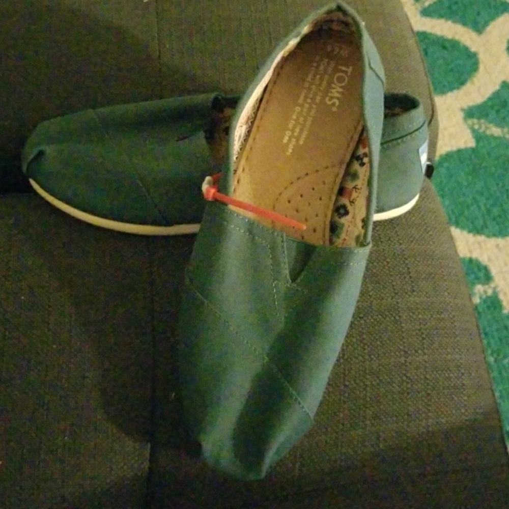 Toms