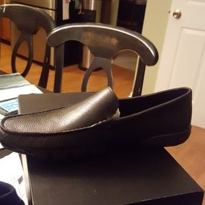 NWT Men"s Kenneth Cole "Tuff Love" black loafers.