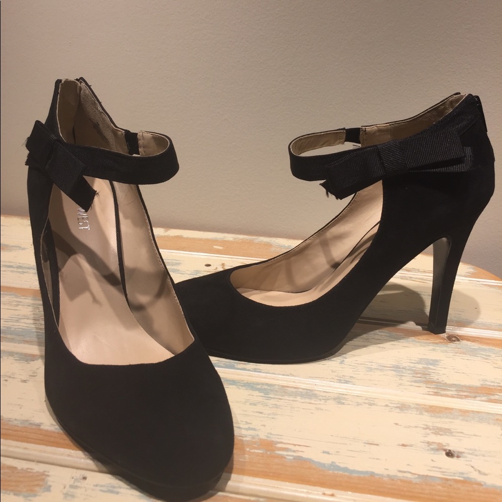 Nine West Bow Tie Rounded Heels