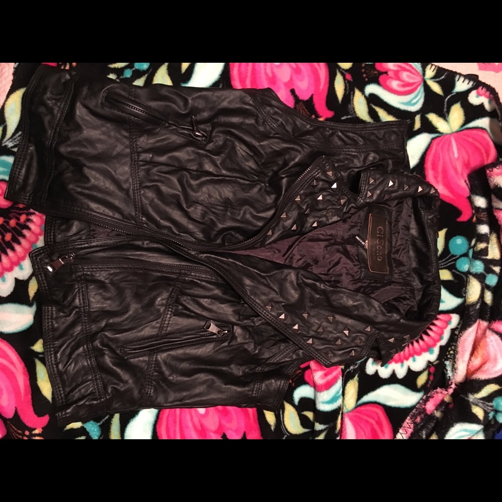 Black leather vest size Small