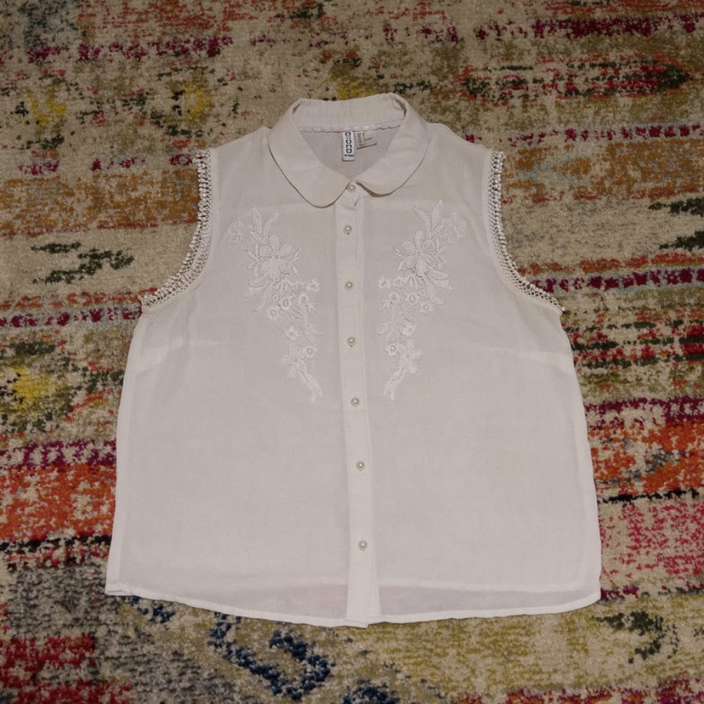 H&M Sleeveless Lace Appliqué Collared Blouse