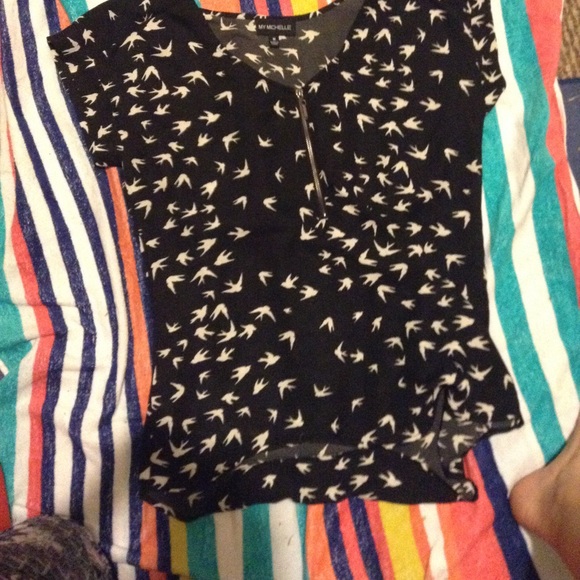 Black and white shirt with swallows on it - Picture 1 of 4