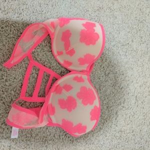 Pink flowers VS bra NEVER WORN