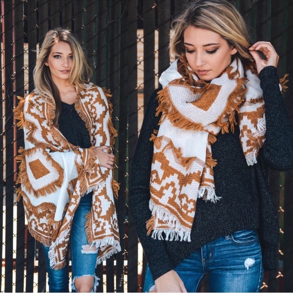 WILA Accessories - Thick Fringe Blanket Scarf