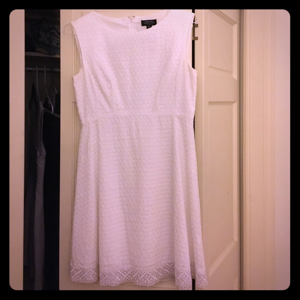 Tahari White Cotton Dress With Daisies