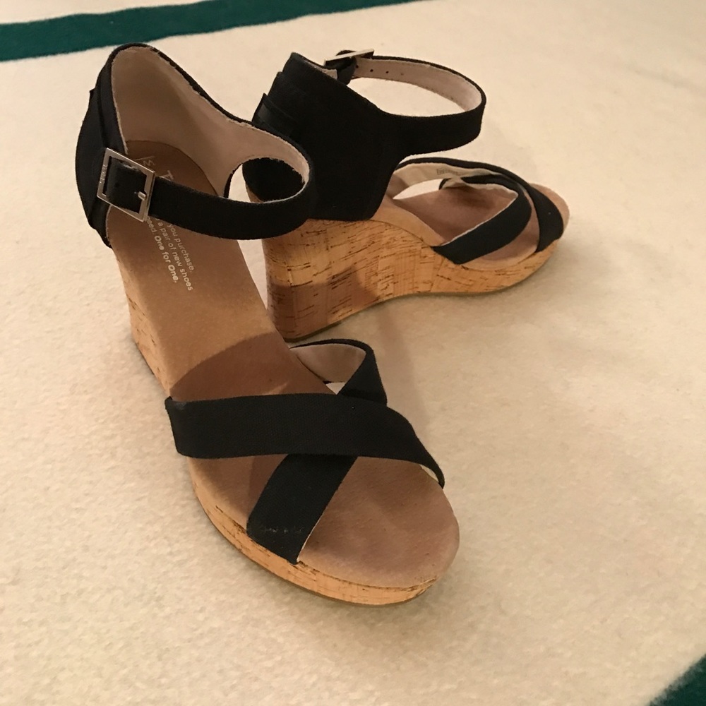 *FINAL MARK DOWN!* Toms Black & Straw Wedges - 7.5