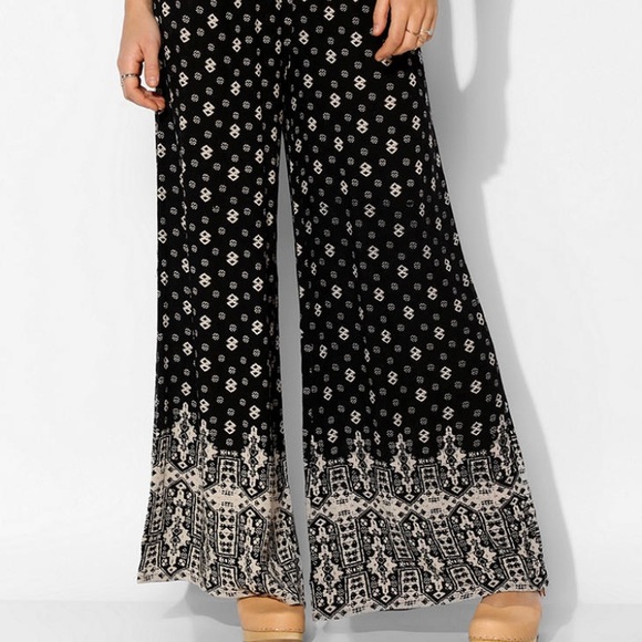 Urban Outfitters Pants - Urban Outfitters Cute Wide leg pants