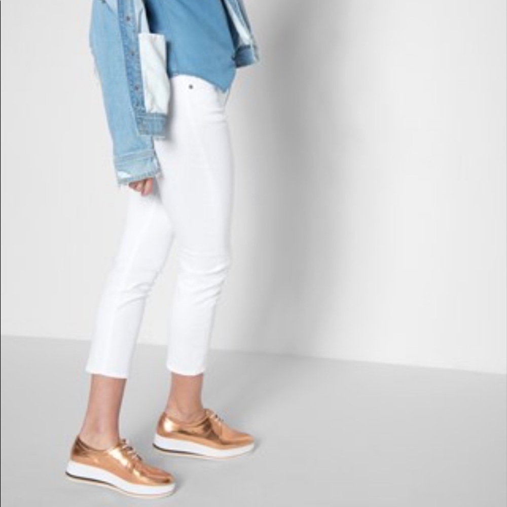 Seven7 Brand "Kimmie" Crop Jeans in White - 24