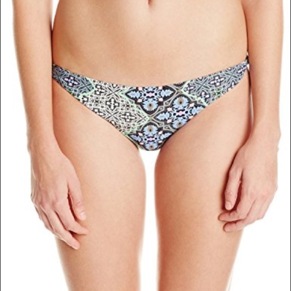🆕O'Neill Geometric-Print Twist-Side Bikini Bottom - Picture 5 of 8