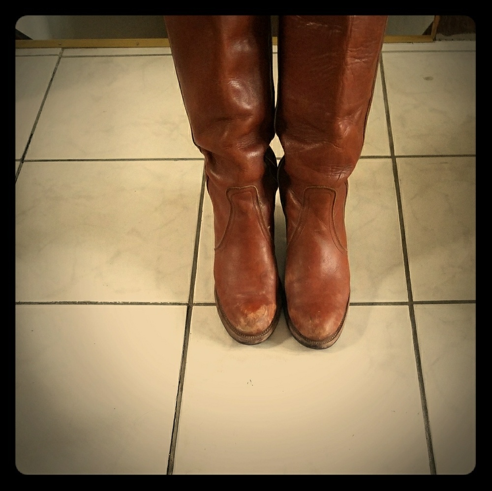 I need to reposh these great Frye Boots. Sz 9.