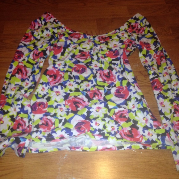Flowered Long sleeve - Picture 1 of 1