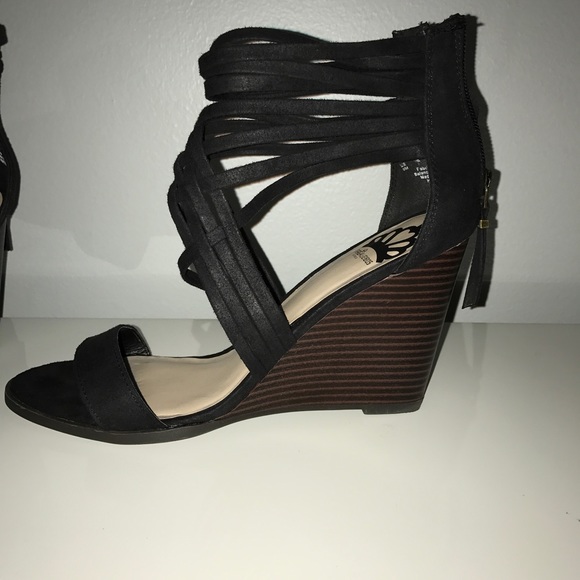 Sandals - Picture 3 of 3