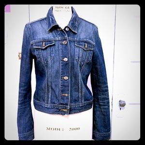 Perfect fitted women's denim jacket blue