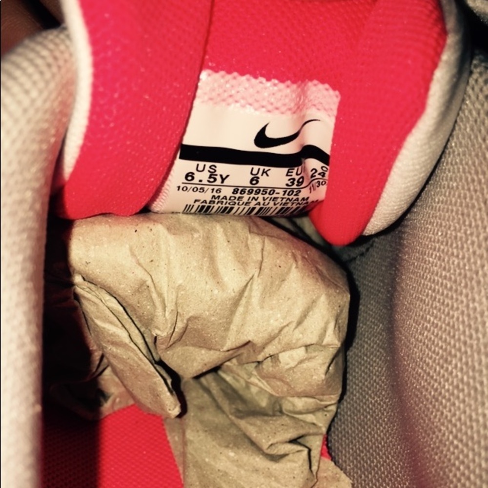 NIB Nike Air Max 90 Crimson sz 6.5Y MSRP$120 - Picture 5 of 8