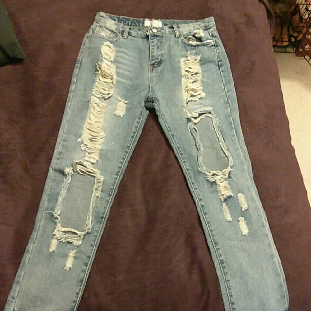 Distressed Cropped Jeans
