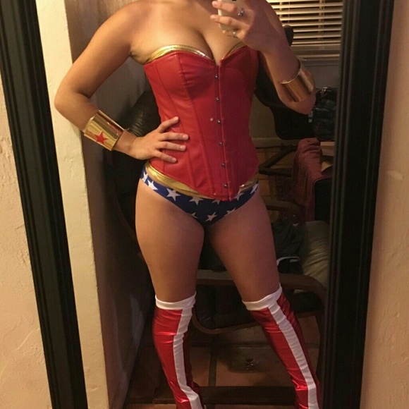 WONDER WOMAN CORSET - Picture 3 of 7