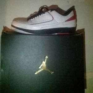 Jordan retro 2s