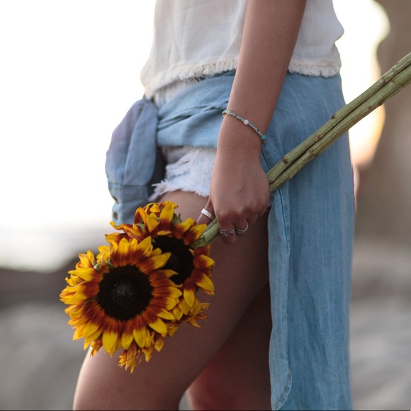 [LIKE NEW] Kut From The Kloth: Denim/Chambray Top - Picture 2 of 4