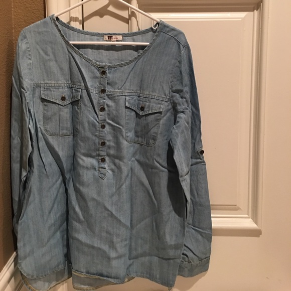 [LIKE NEW] Kut From The Kloth: Denim/Chambray Top - Picture 3 of 4